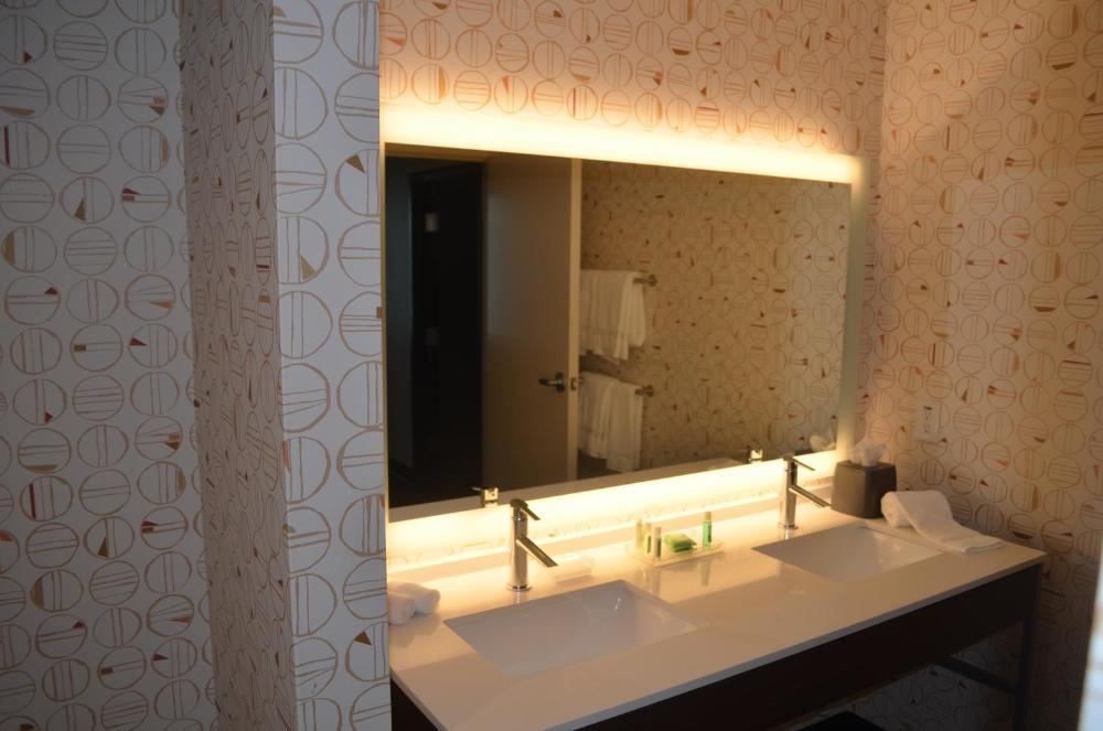 King Room - Mobility Access/Non-Smoking interior